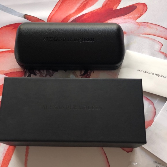 Alexander McQueen - Picture 6 of 8